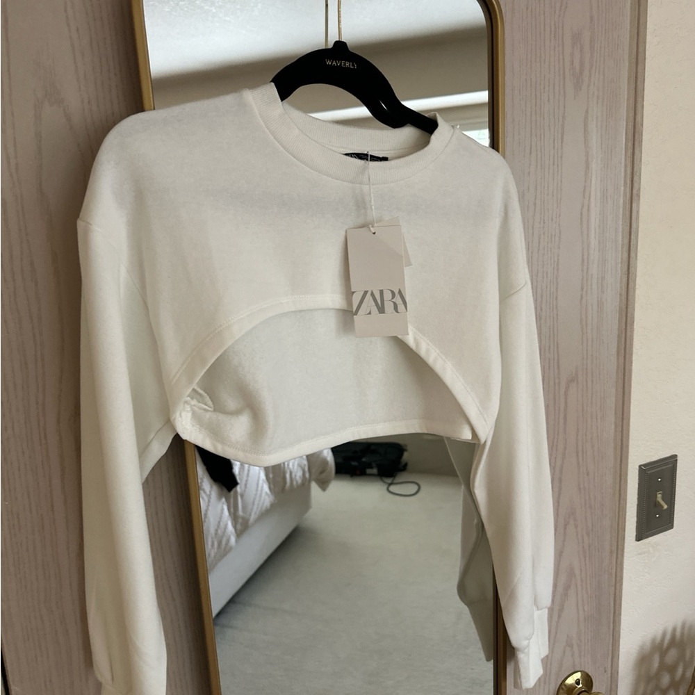 ZARA Off-White Cropped Sweatshirt